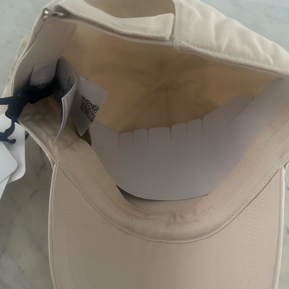 Moncler ivory hat - Picture 3 of 5